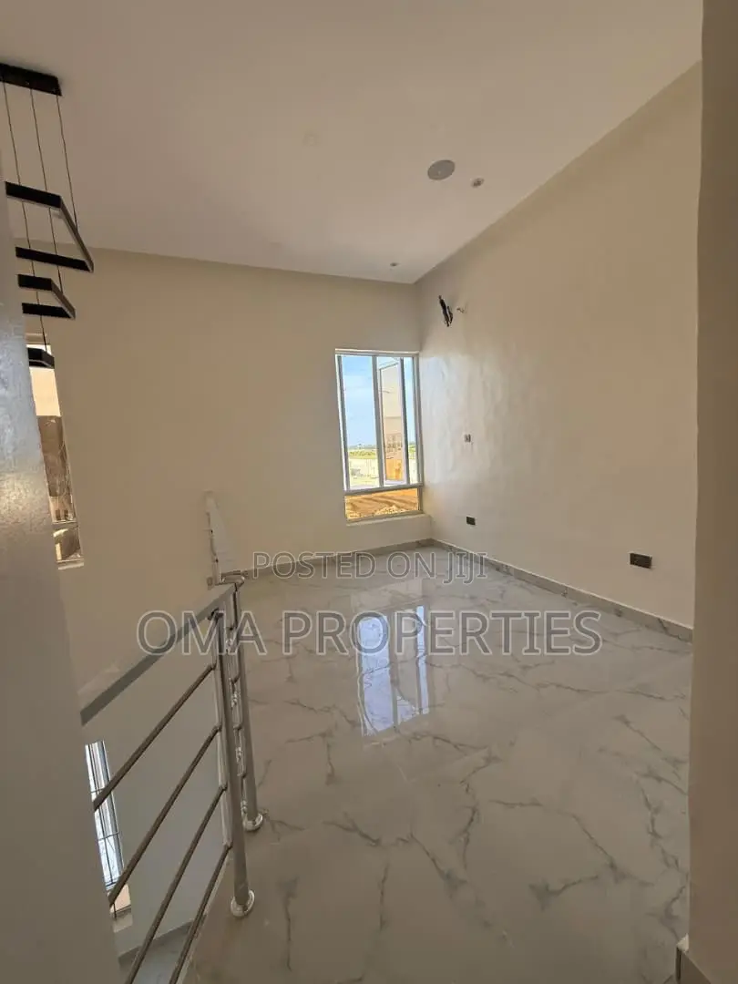 Furnished 3bdrm House in Off Lekki-Epe Expressway for sale in Off Lekki-Epe Expressway
