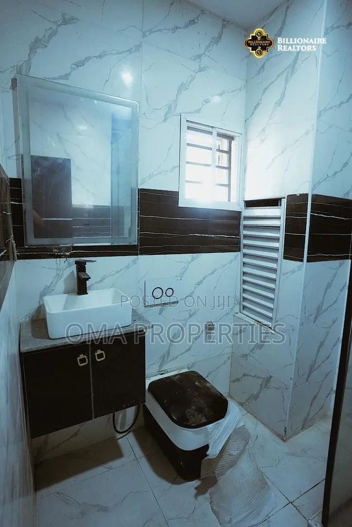 Furnished 2bdrm House in Lekki Phase 1 for sale in Lekki Phase 1
