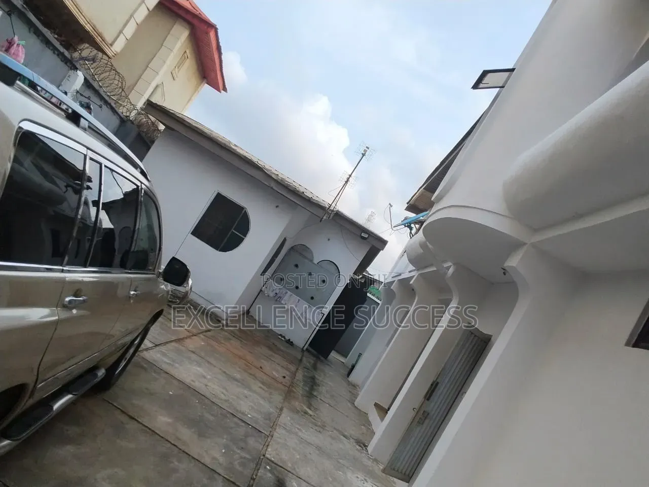 3bdrm Block of Flats in Abaranje Ikotun for sale in Abaranje