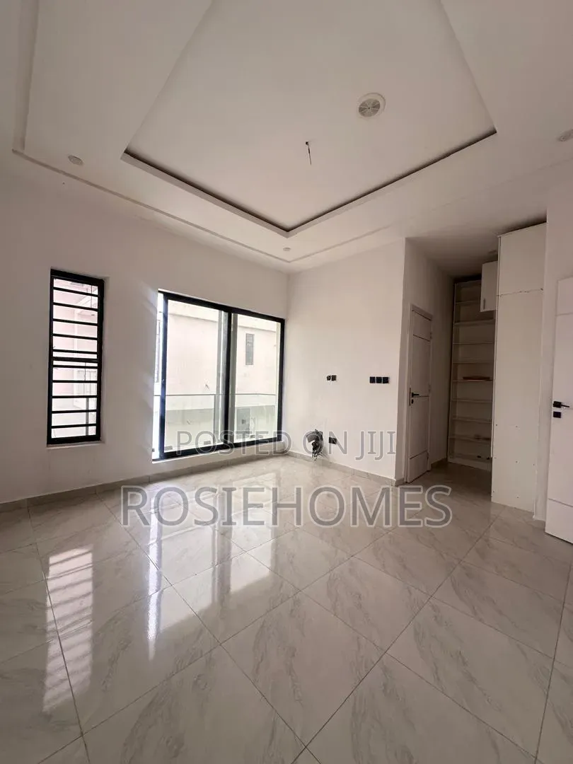 4bdrm Duplex in Ikota Gra for rent in Ikota