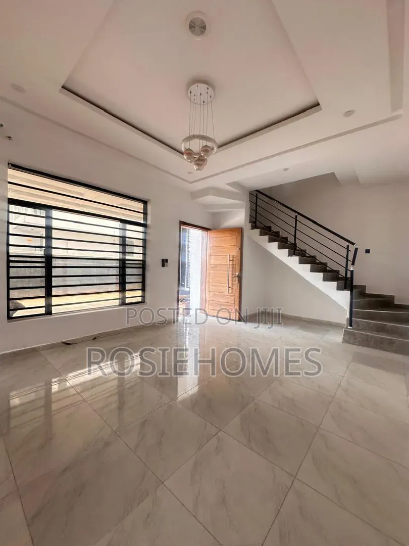 4bdrm Duplex in Ikota Gra for rent in Ikota