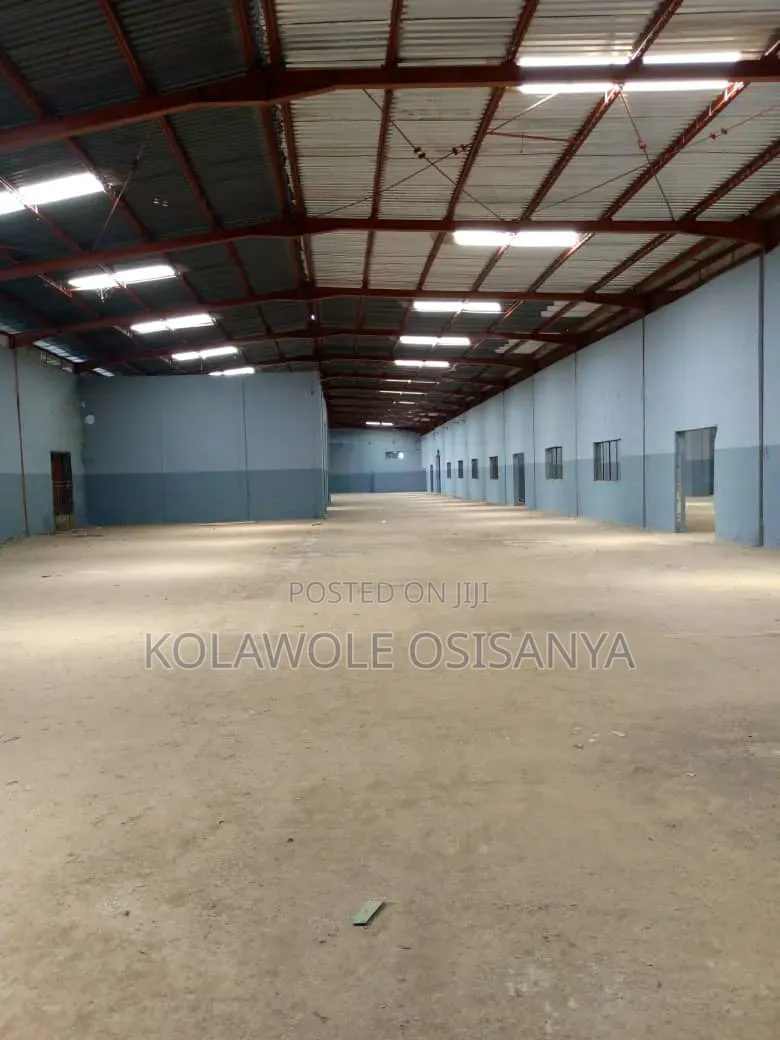 3storey Building and 2bay Warehouse on 1.7acres of Land in CHallenge / Mushin