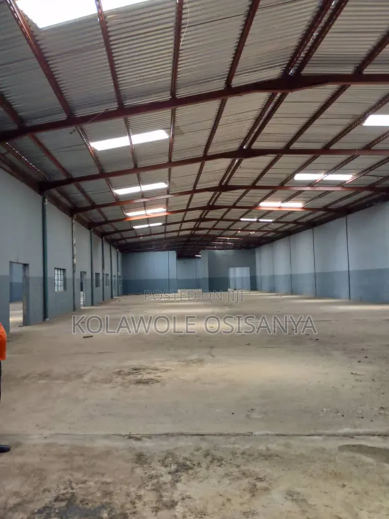 3storey Building and 2bay Warehouse on 1.7acres of Land in CHallenge / Mushin