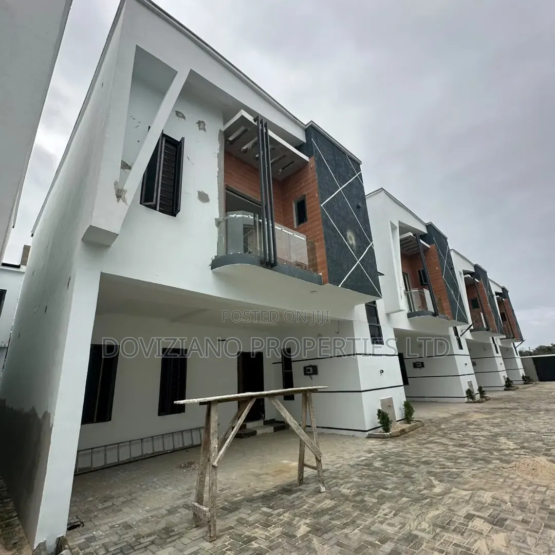 4bdrm Duplex in Ogombo for sale in Ogombo