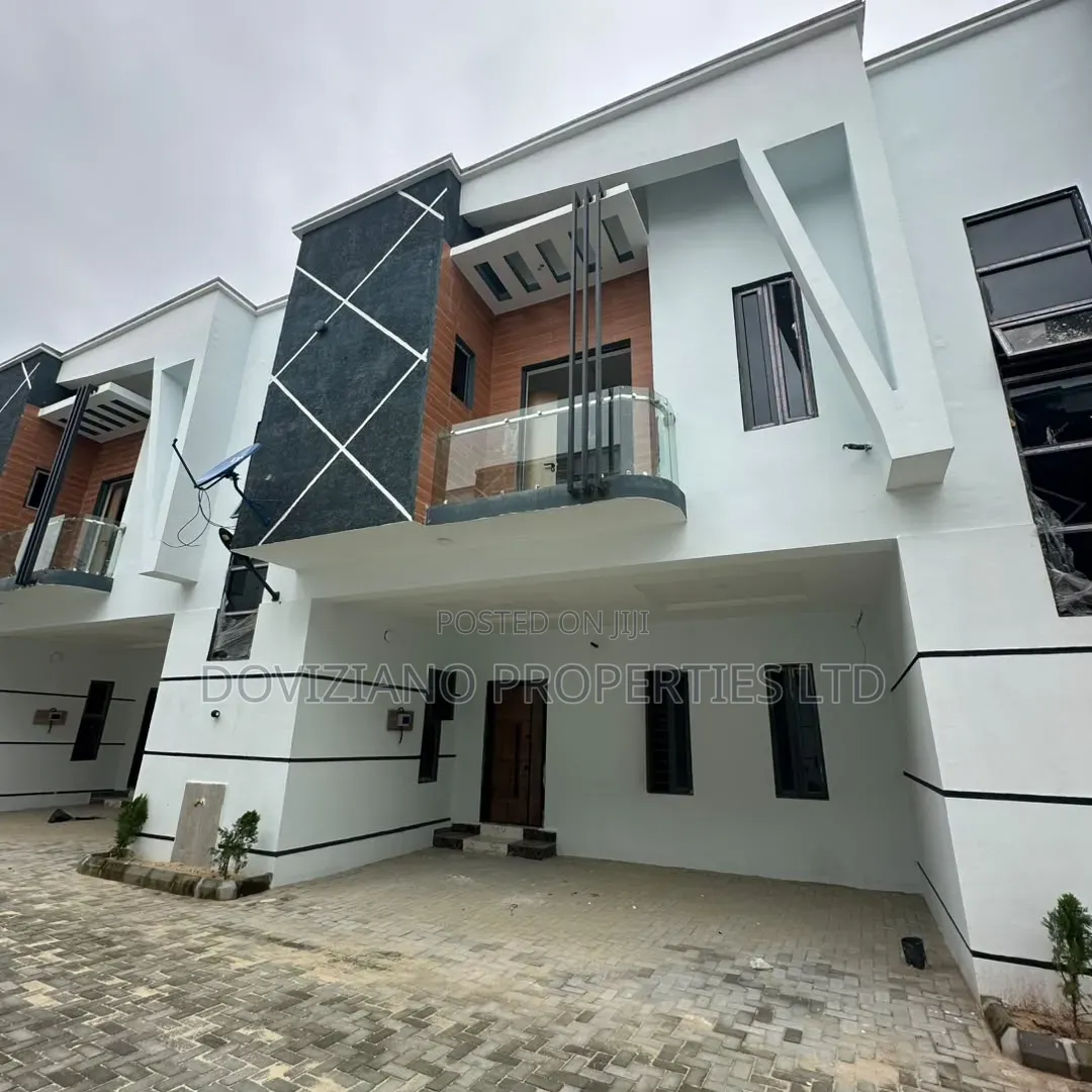 4bdrm Duplex in Ogombo for sale in Ogombo