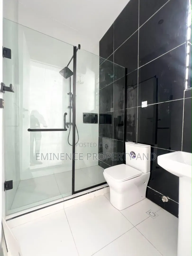 4bdrm Duplex in Ikota for sale in Ikota