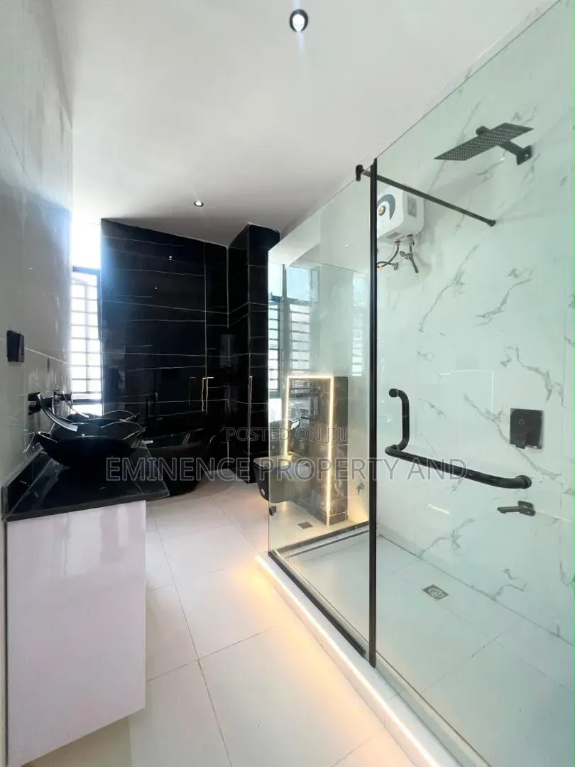 4bdrm Duplex in Ikota for sale in Ikota