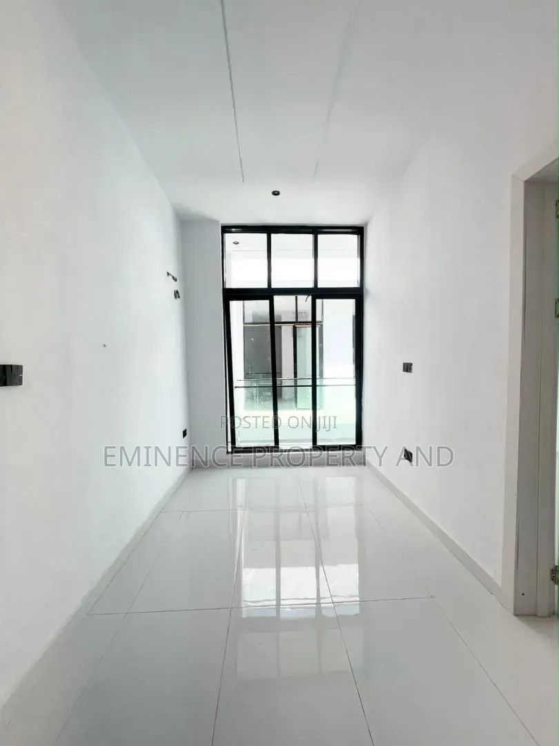 4bdrm Duplex in Ikota for sale in Ikota