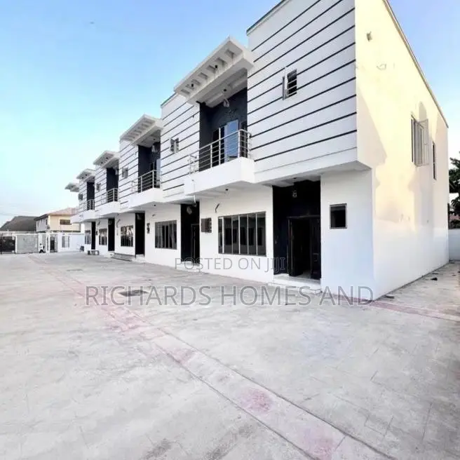4bdrm Duplex in Thomas Estate for sale in Thomas Estate