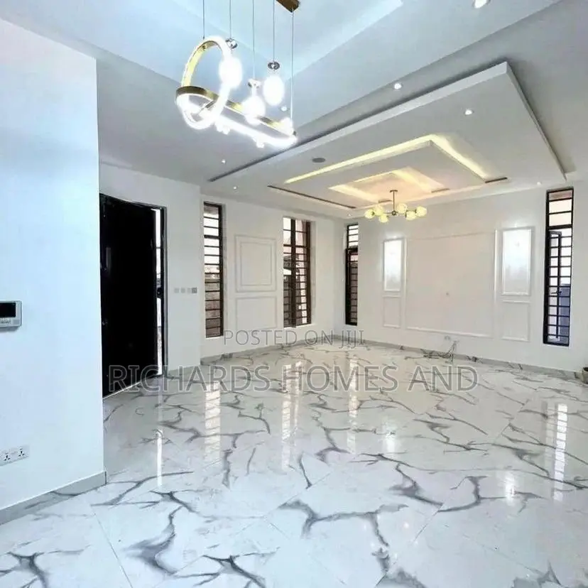 4bdrm Duplex in Thomas Estate for sale in Thomas Estate