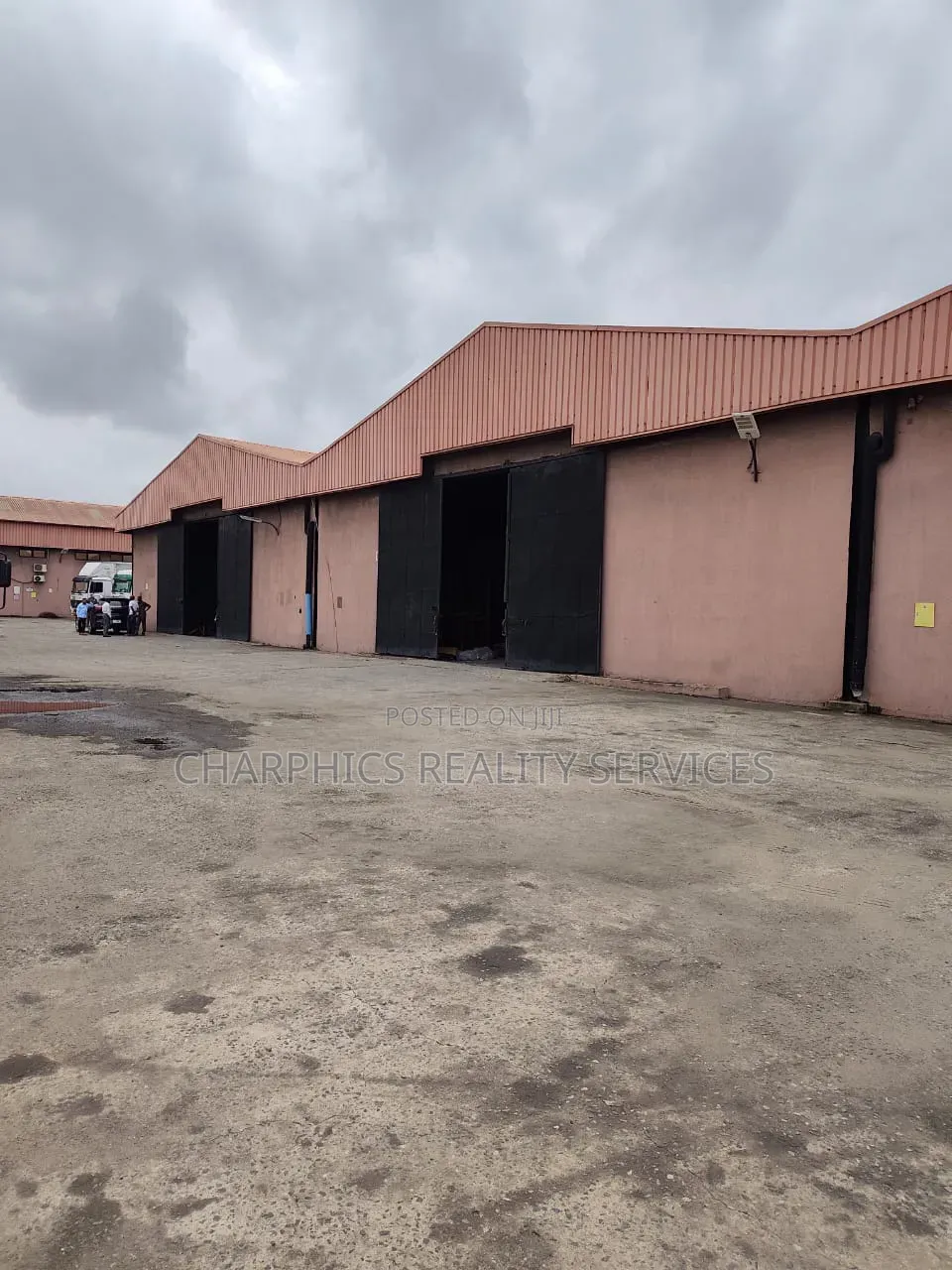 Warehouse at Amuwo Odofin Having Space of 38000sqft: Amuwo Odofin in Ibeshe / Amuwo-Odofin
