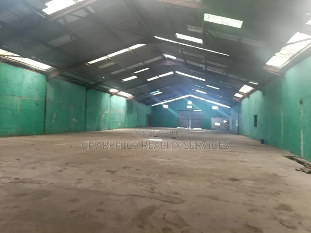 Warehouse at Amuwo Odofin Having Space of 38000sqft: Amuwo Odofin in Ibeshe / Amuwo-Odofin
