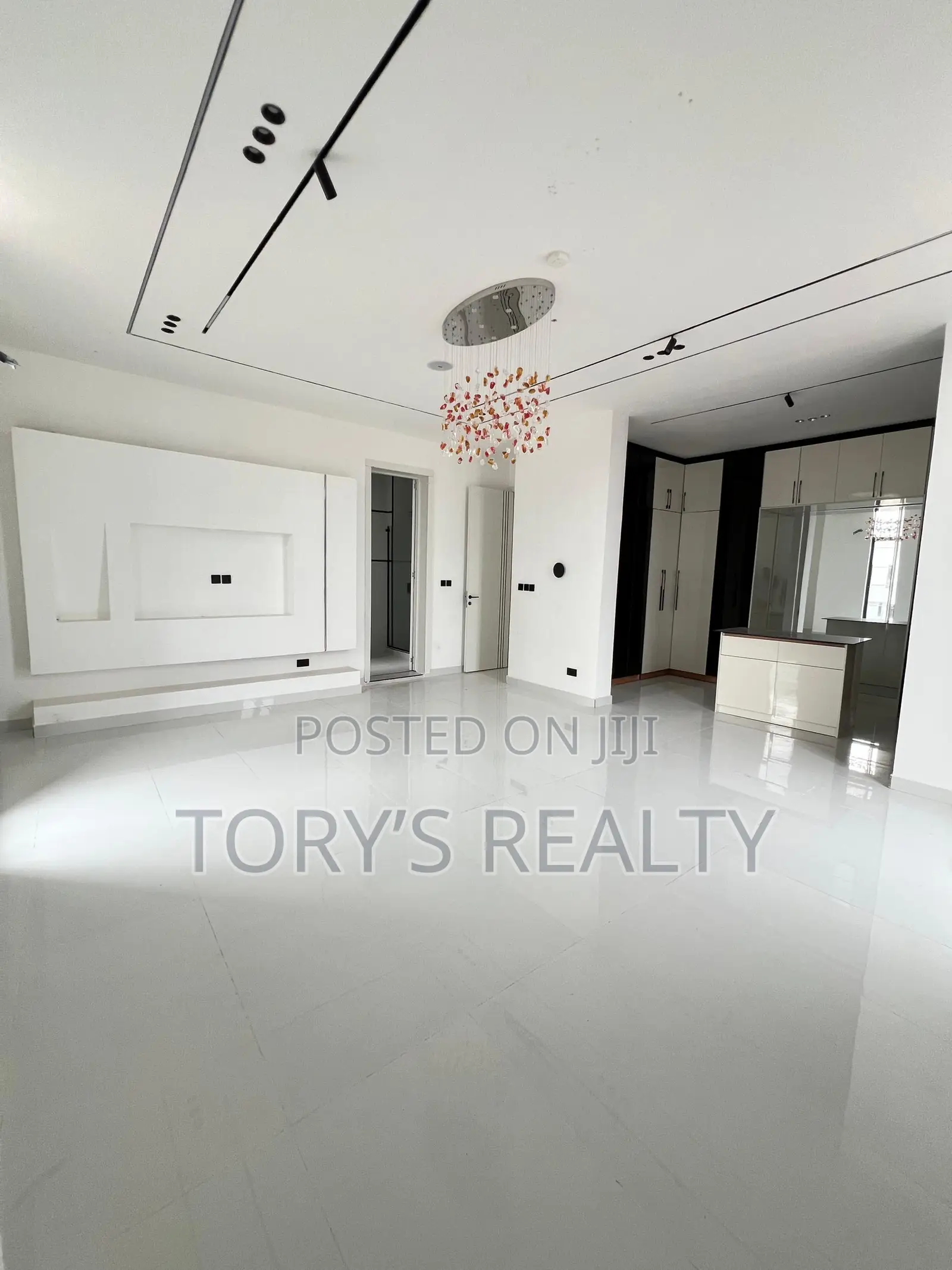 6bdrm Duplex in Osapa london for sale in Osapa london