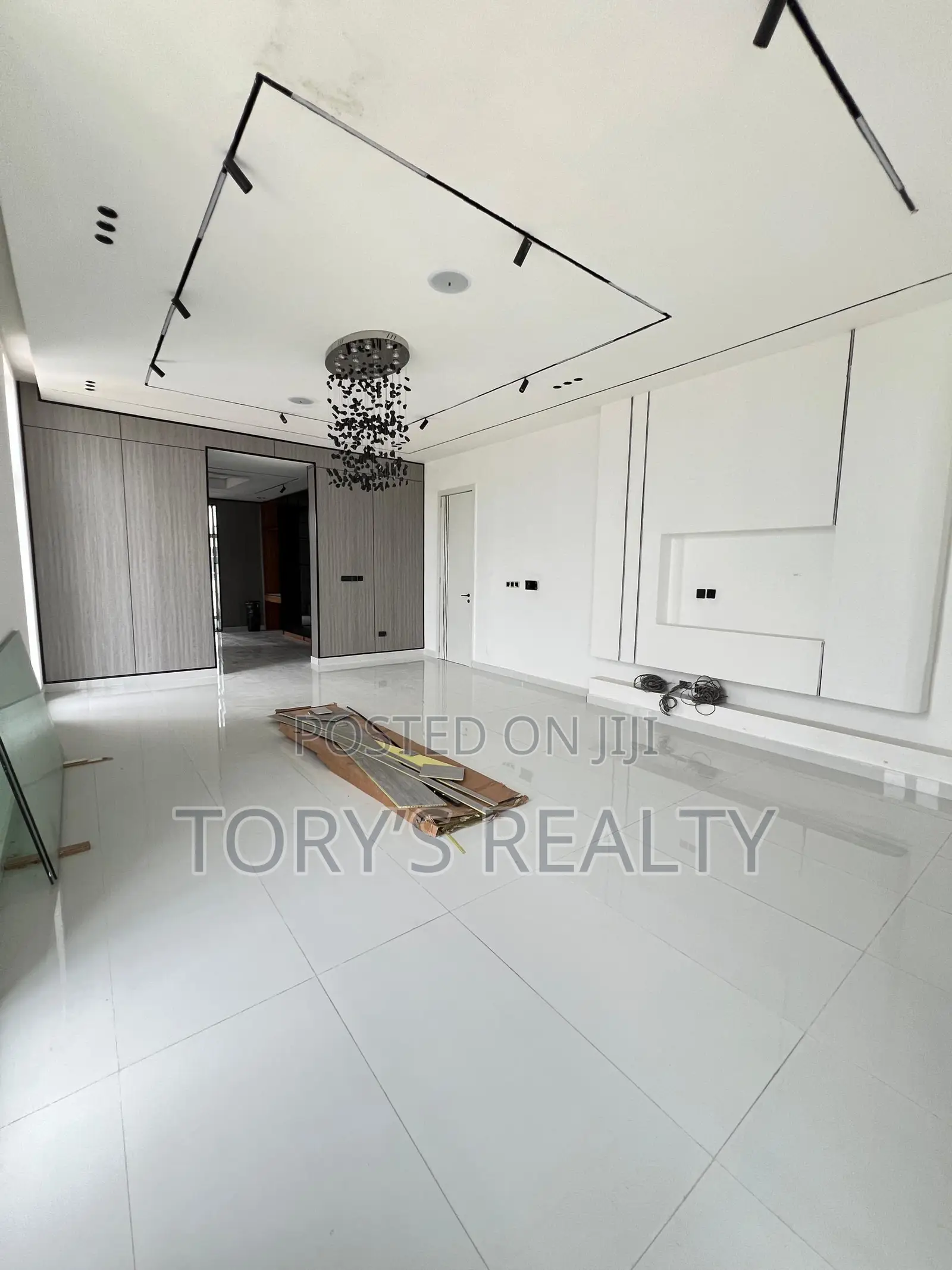 6bdrm Duplex in Osapa london for sale in Osapa london