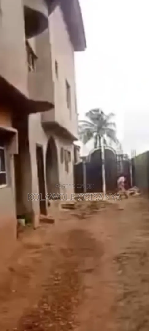 6bdrm Block of Flats in Alakuko for sale in Alakuko