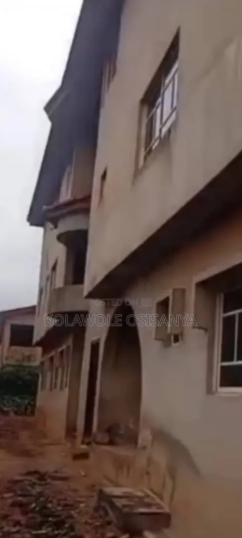 6bdrm Block of Flats in Alakuko for sale in Alakuko
