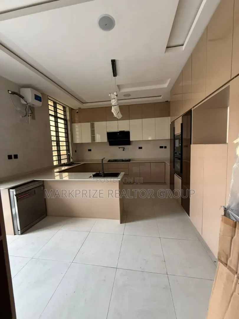 5bdrm Duplex in Lekki Conservative for sale in Lekki Expressway