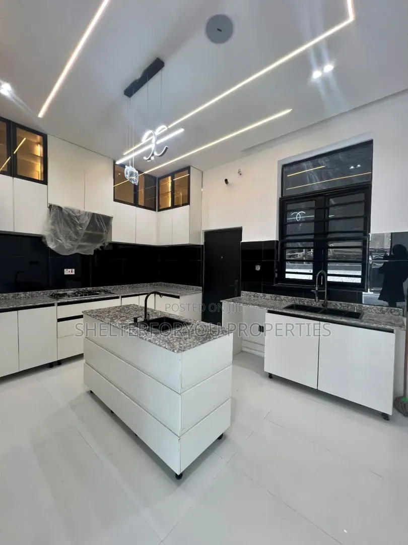 4bdrm Duplex in Sangotedo for sale in Sangotedo