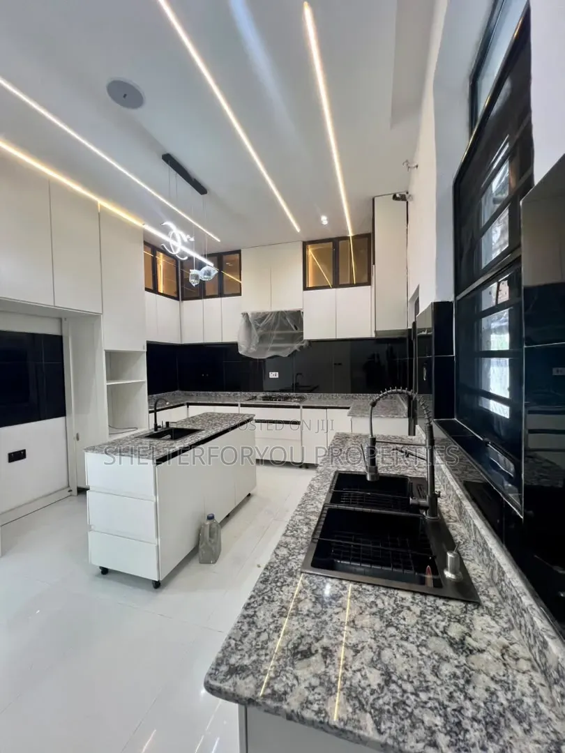 4bdrm Duplex in Sangotedo for sale in Sangotedo