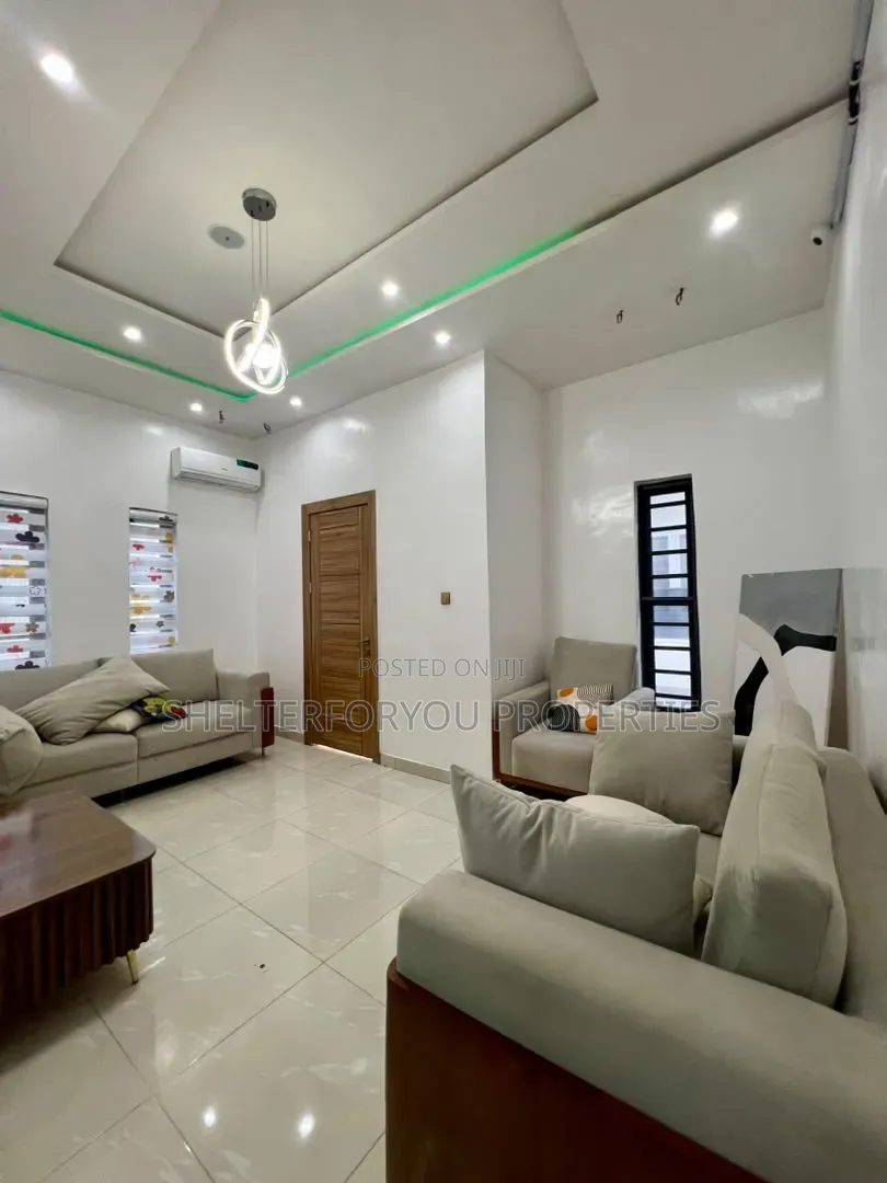 5bdrm House in Agungi for sale in Agungi