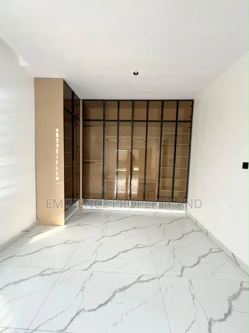 4bdrm Duplex in Lekki Expressway for sale in Lekki Expressway
