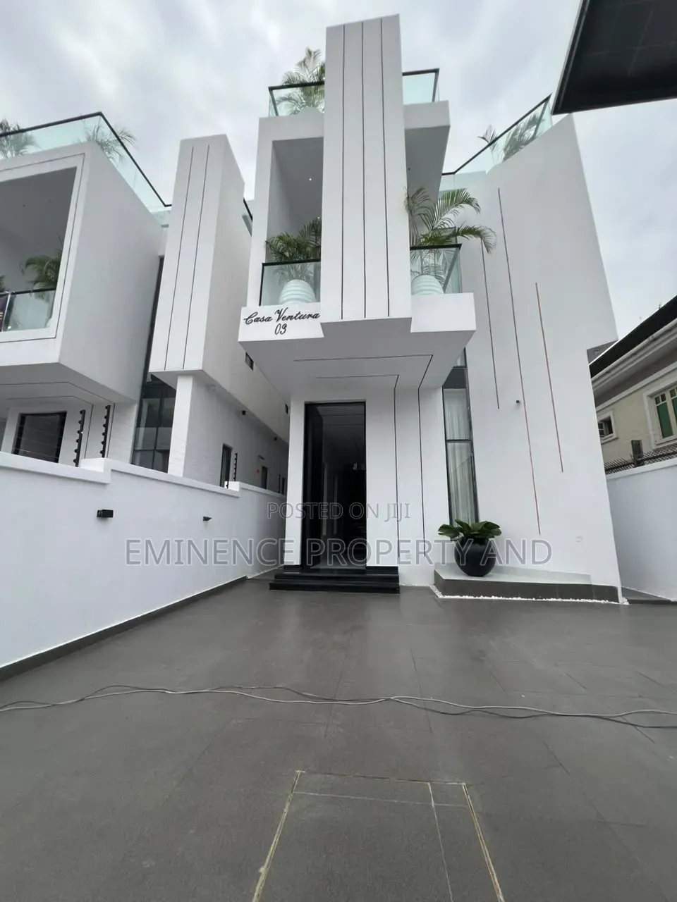 5bdrm Duplex in Ikota for sale in Ikota