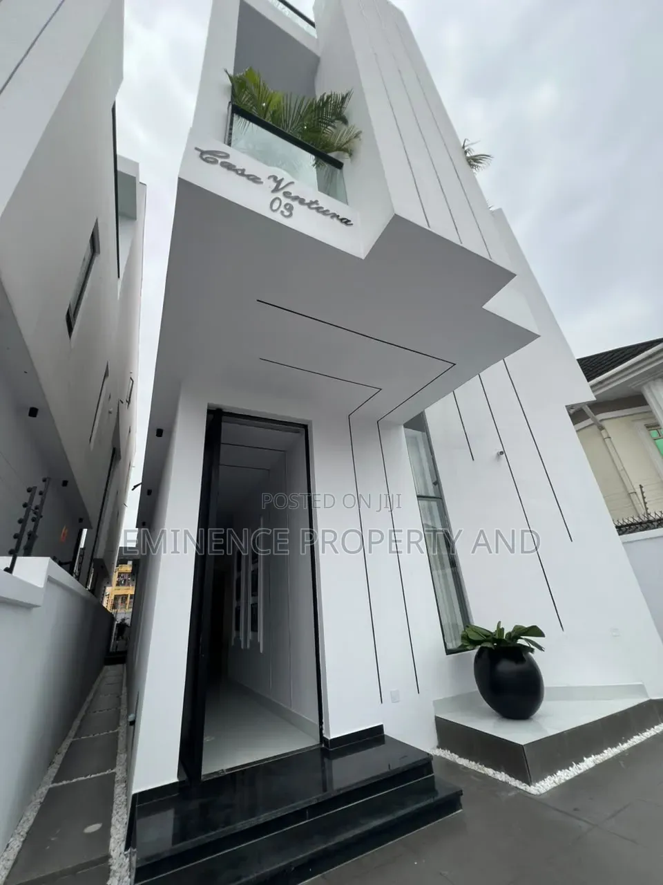 5bdrm Duplex in Ikota for sale in Ikota