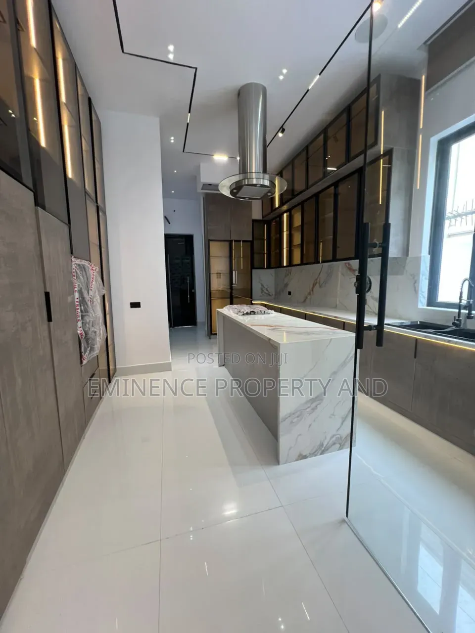5bdrm Duplex in Ikota for sale in Ikota