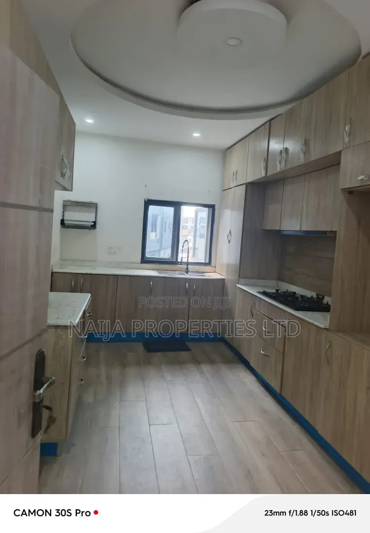 3bdrm Apartment in Lekki Conservation, Chevron for rent in Chevron