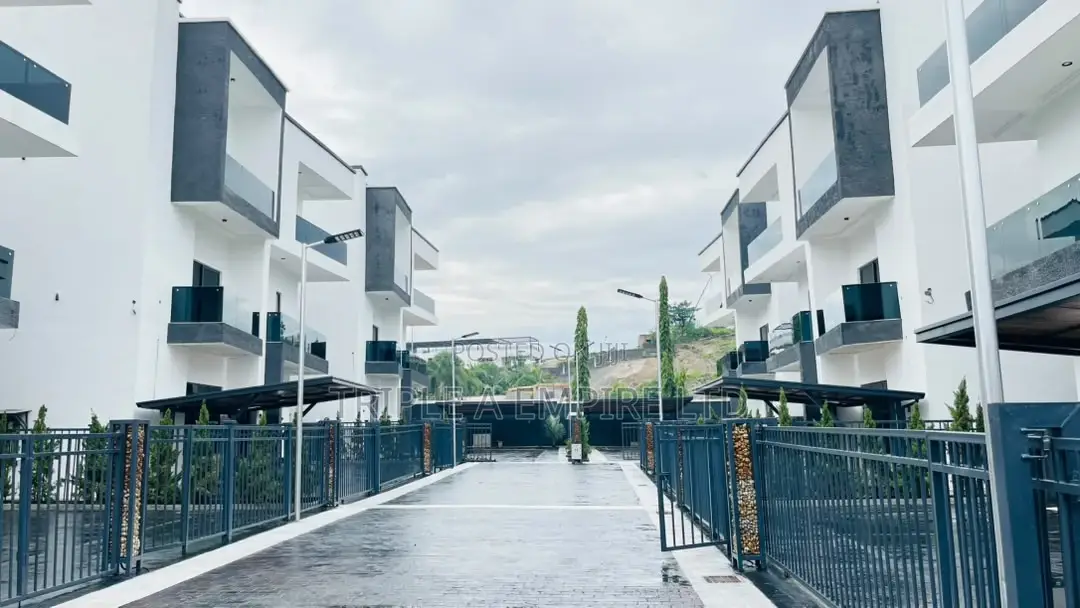 6bdrm Duplex in Katampe Extension for sale in Katampe Extension