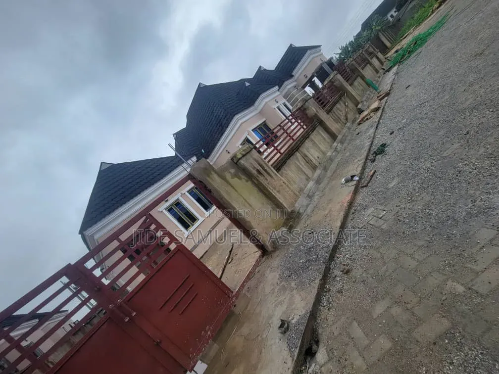 Furnished 3bdrm Bungalow in Ayobo for sale in Ayobo