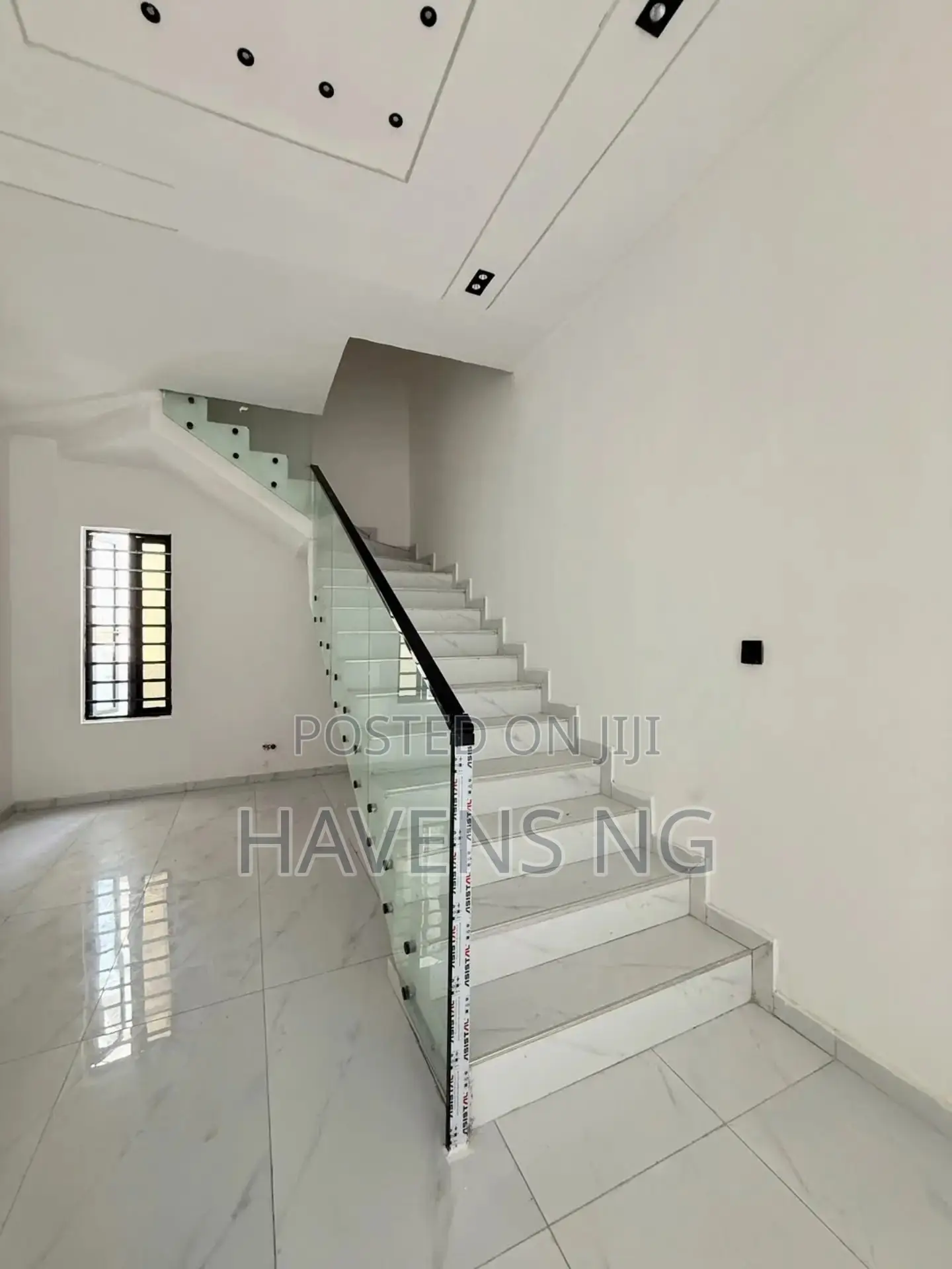 5bdrm Duplex in Lekki Phase 2 for sale in Lekki Phase 2