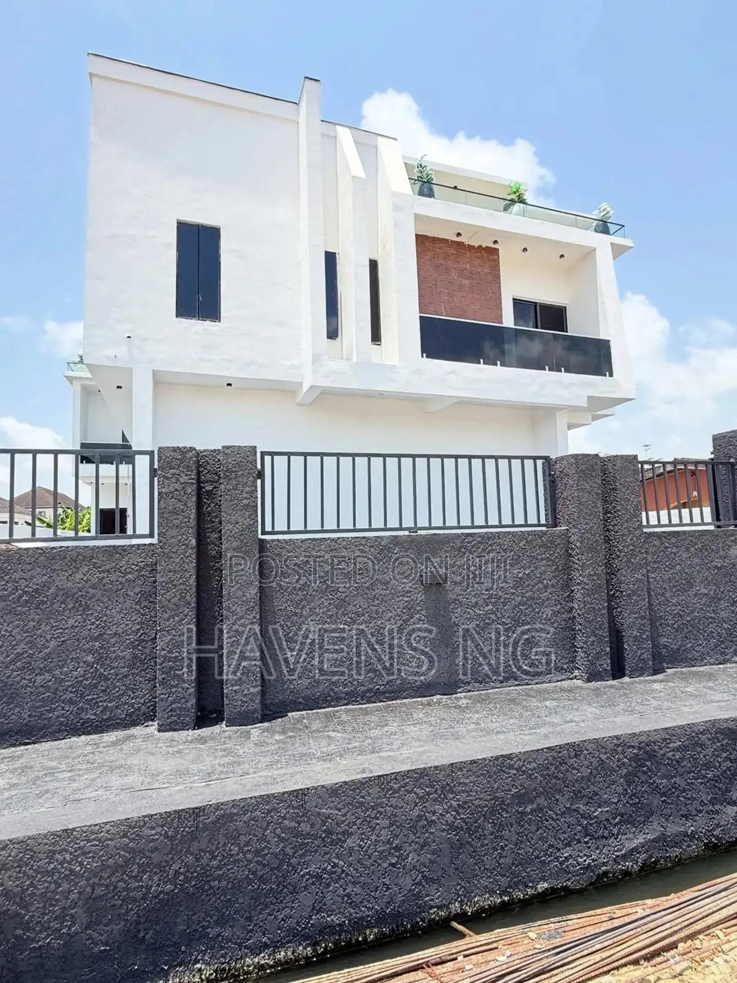5bdrm Duplex in Lekki Phase 2 for sale in Lekki Phase 2