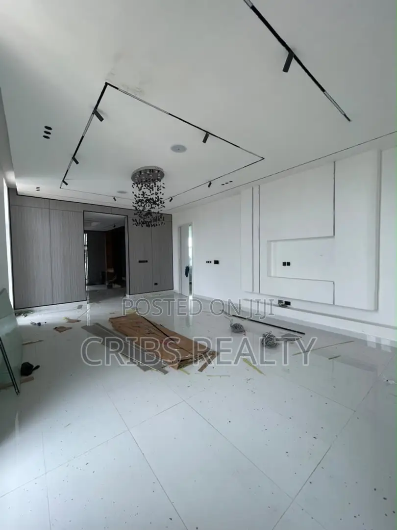 6bdrm Duplex in Osapa london for sale in Osapa london