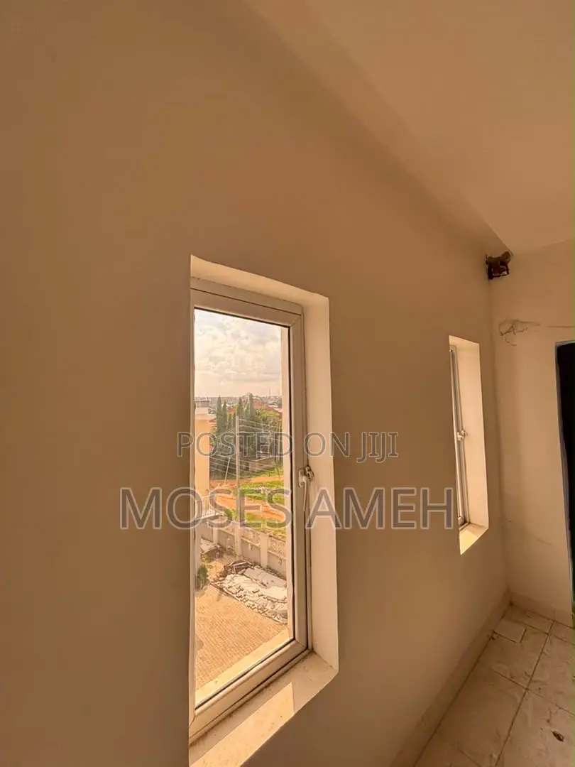 5bdrm Duplex in Idu for sale in Idu