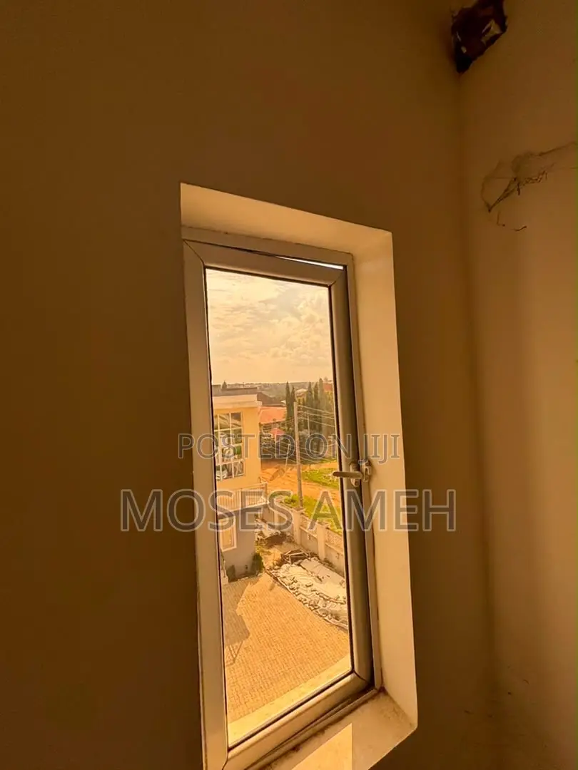 5bdrm Duplex in Idu for sale in Idu