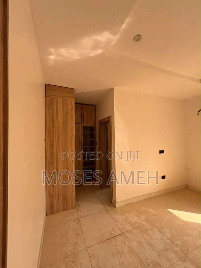 5bdrm Duplex in Idu for sale in Idu