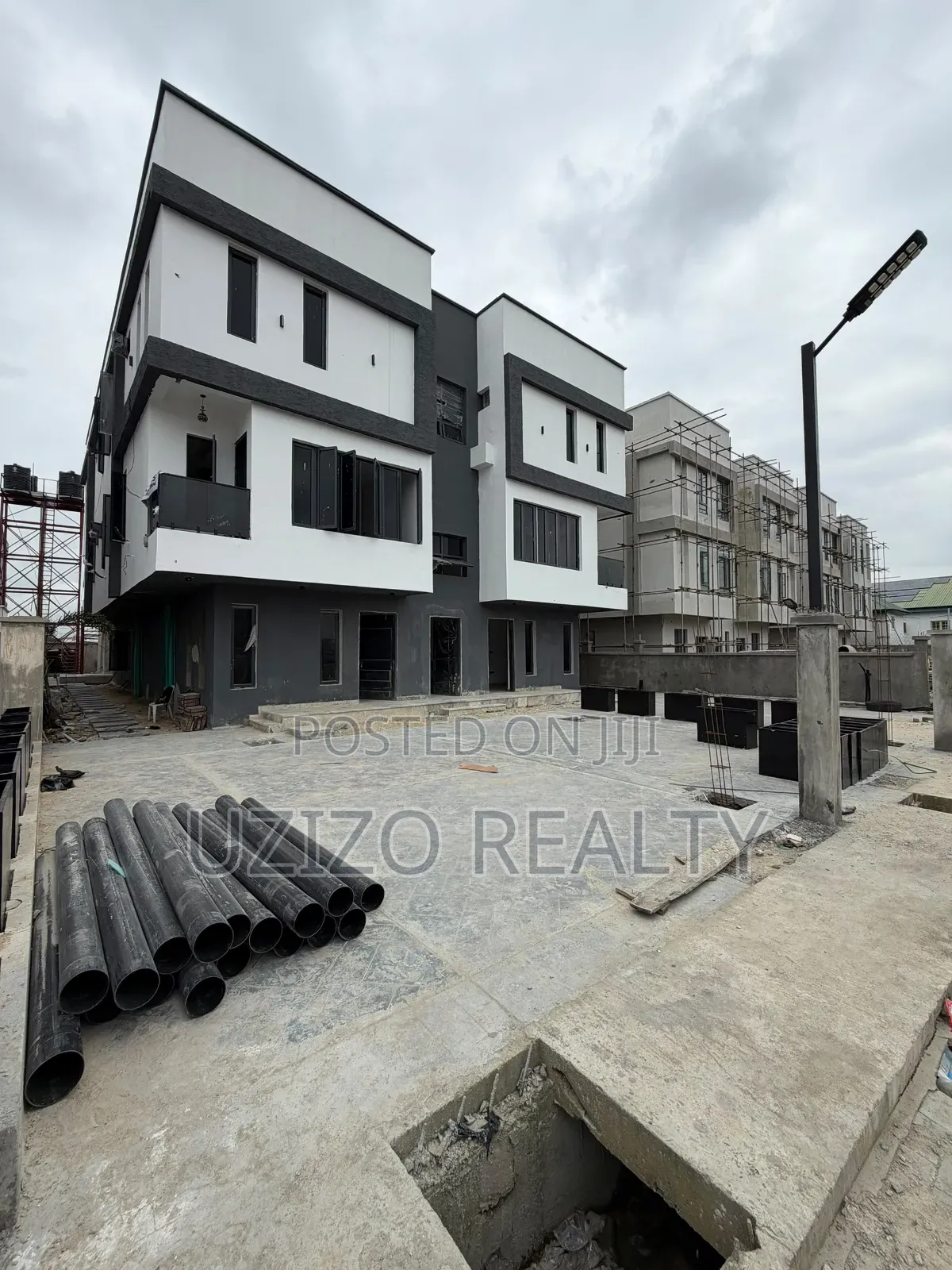 5bdrm Duplex in Lekki Phase 1 for sale in Lekki Phase 1