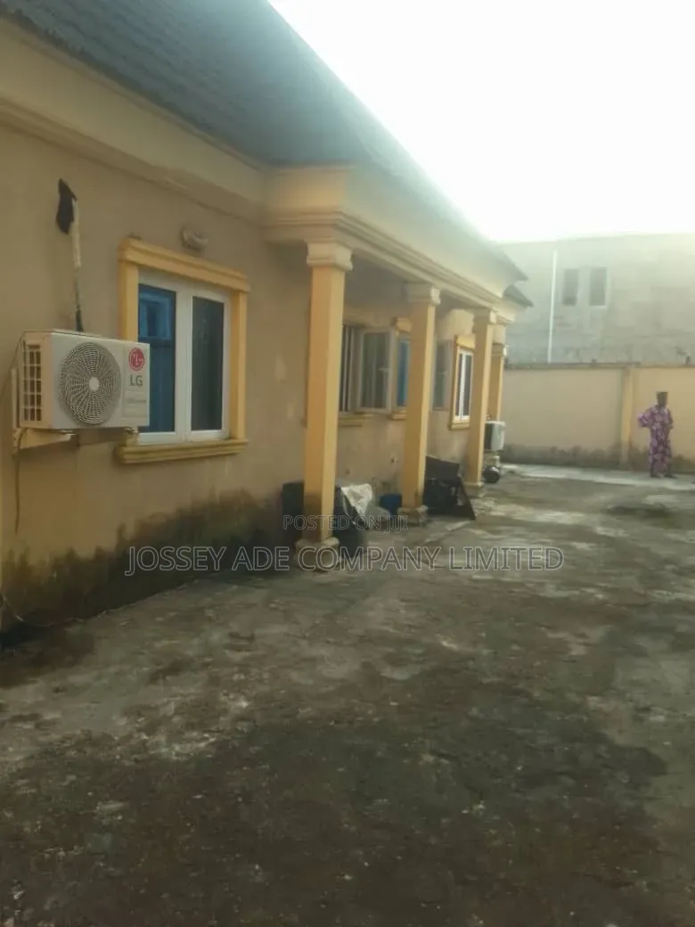 Furnished 1bdrm Bungalow in Ipaja Road for sale in Ipaja Road