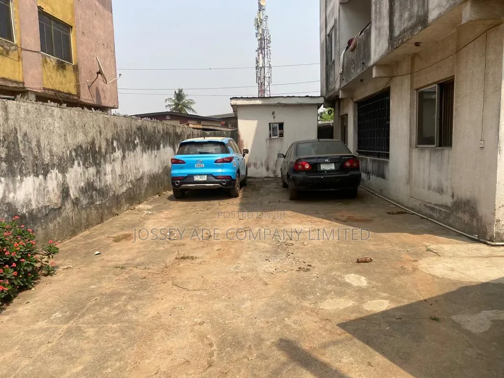 Furnished 3bdrm Block of Flats in Akowonjo for sale in Akowonjo