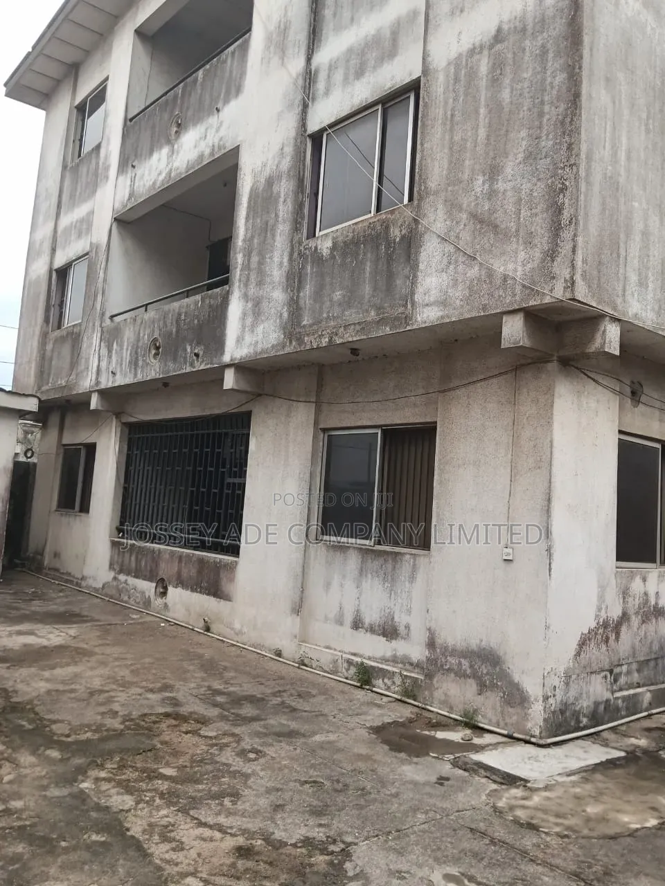 Furnished 3bdrm Block of Flats in Akowonjo for sale in Akowonjo
