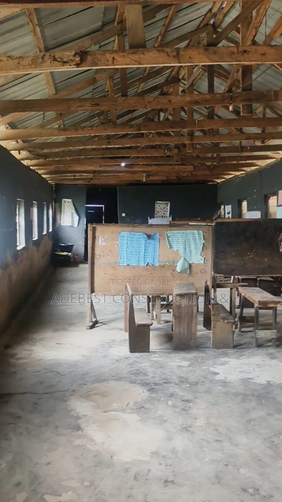 8bdrm Bungalow in Iganmu for sale in Iganmu