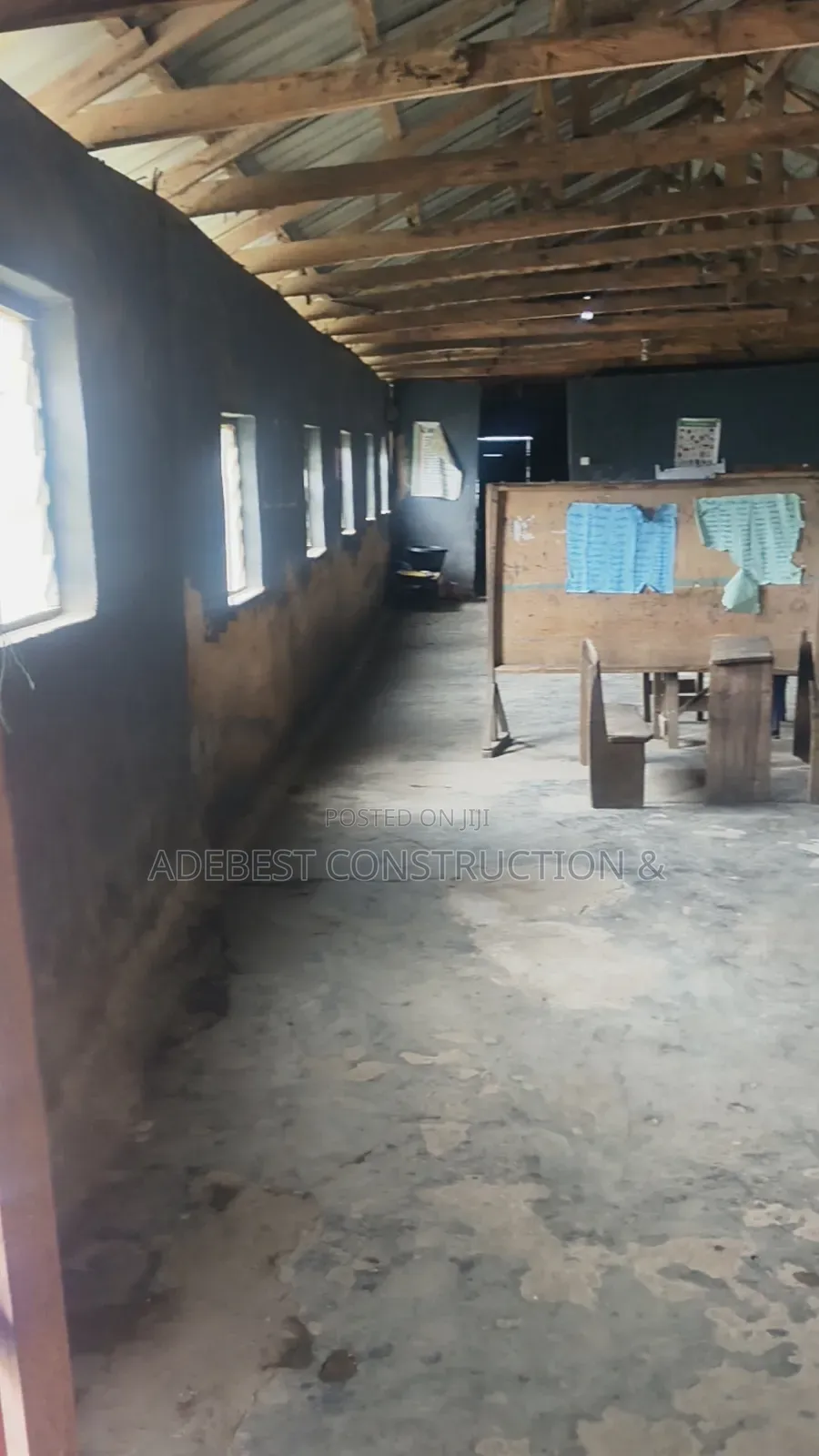 8bdrm Bungalow in Iganmu for sale in Iganmu