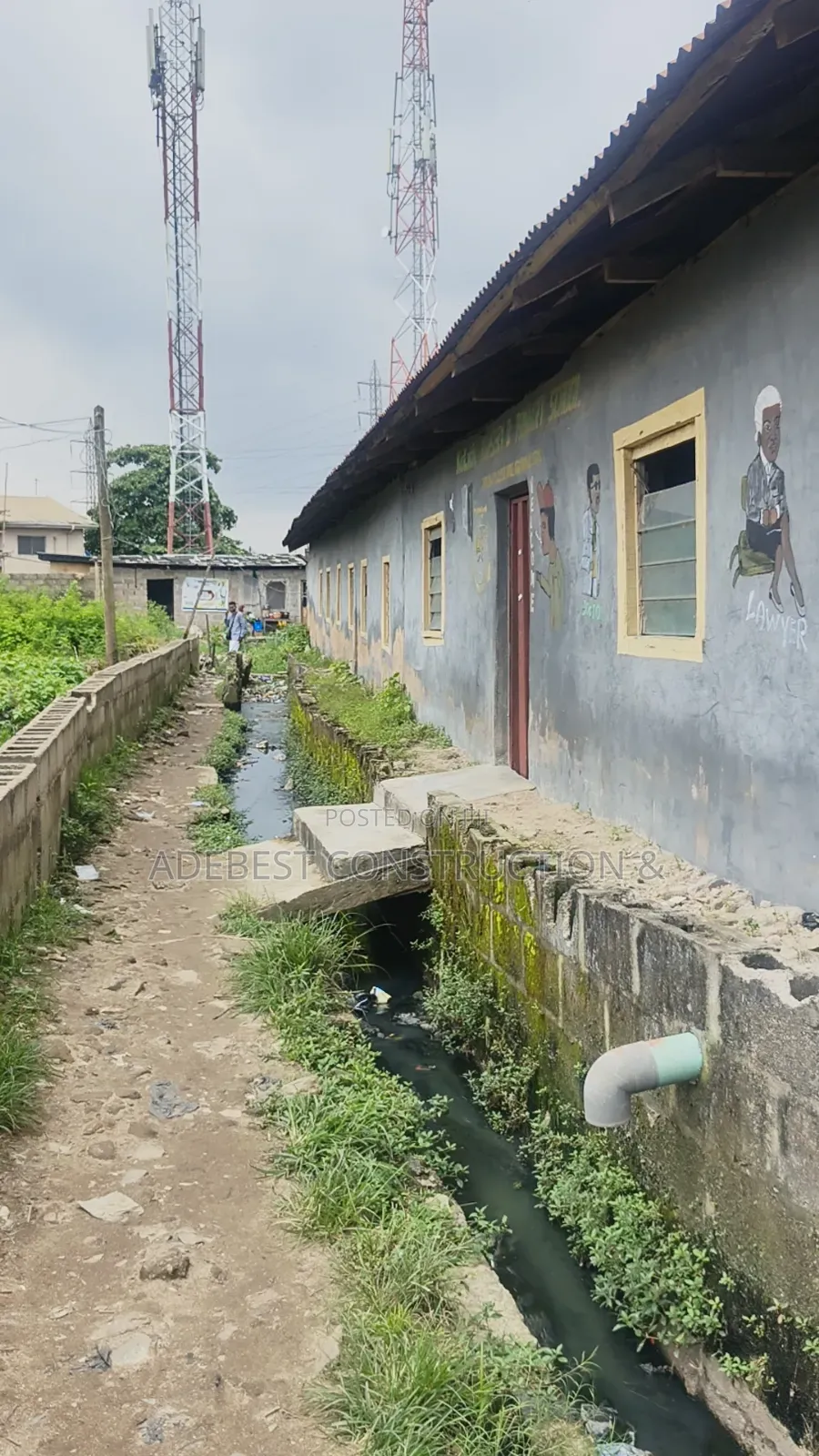 8bdrm Bungalow in Iganmu for sale in Iganmu