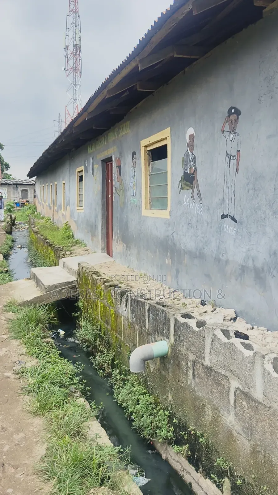 8bdrm Bungalow in Iganmu for sale in Iganmu