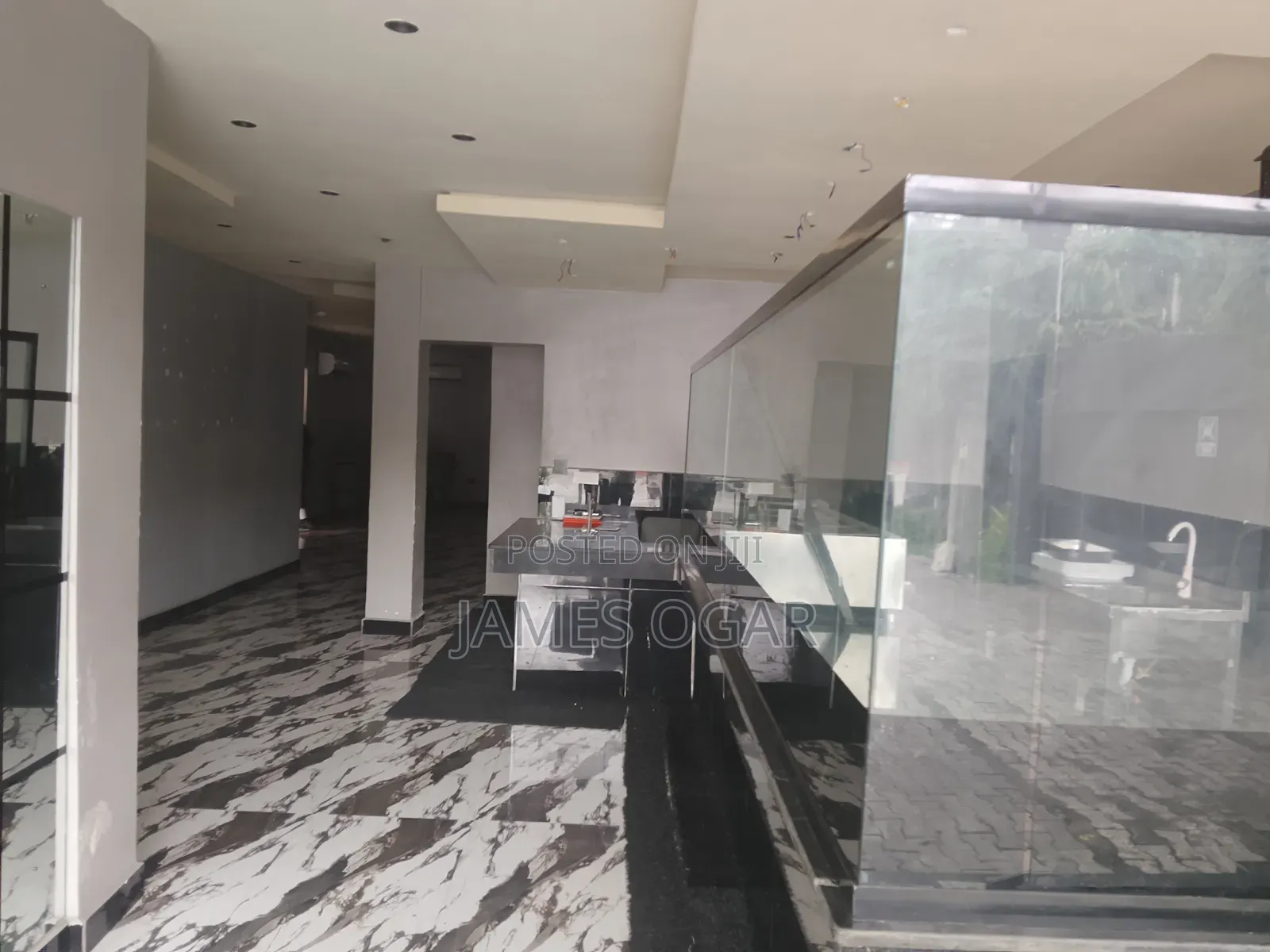 SHOp for Rent in Lekki Phase 1