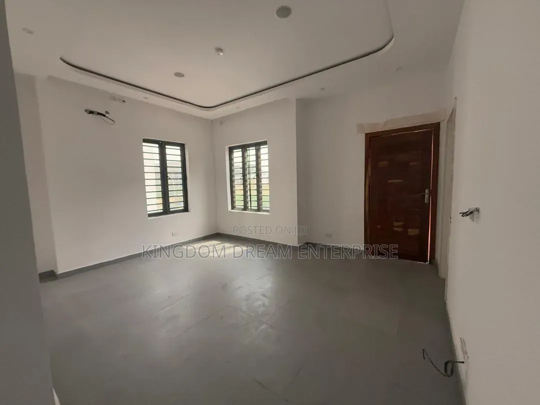 5bdrm House in Pinewood Estate for sale in Lekki Phase 1
