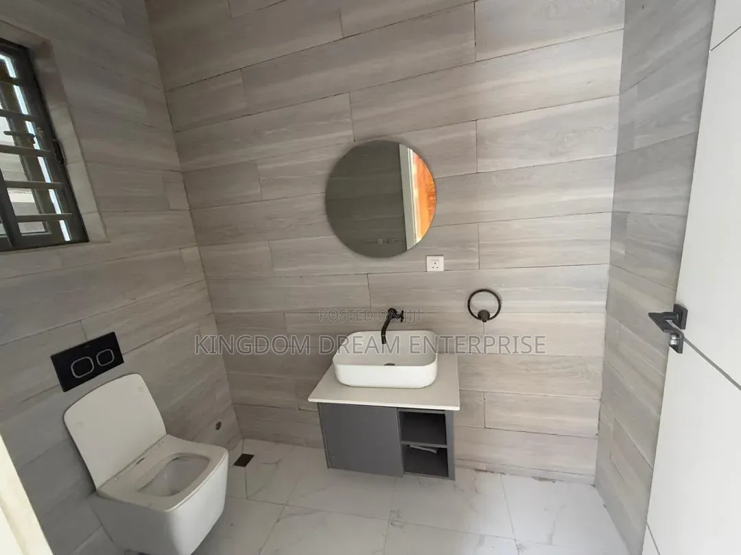 5bdrm House in Pinewood Estate for sale in Lekki Phase 1