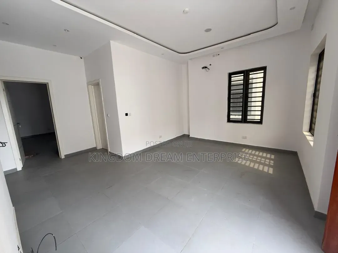 5bdrm House in Pinewood Estate for sale in Lekki Phase 1