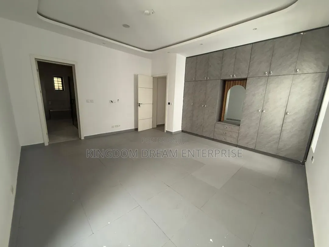 5bdrm House in Pinewood Estate for sale in Lekki Phase 1